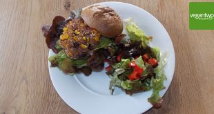 Kidneybohnenburger mit Salat  